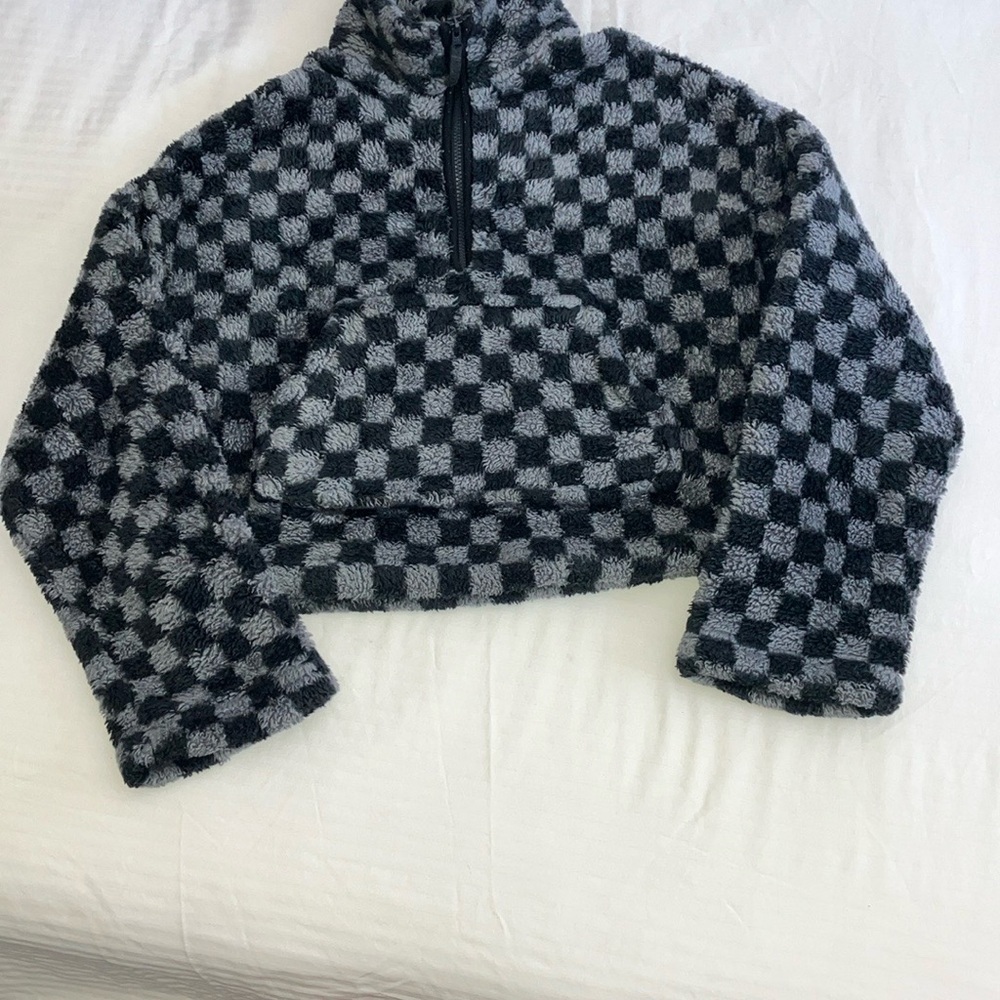 No Boundaries Medium Checkered Black Gray Cropped Fleece Pullover